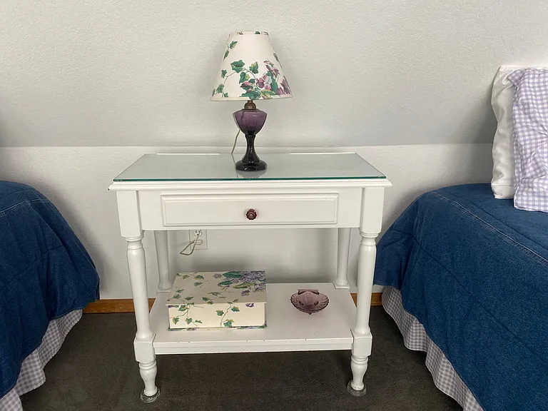 Loft BR Nightstand w/Vintage Purple Amethyst DG Lamp