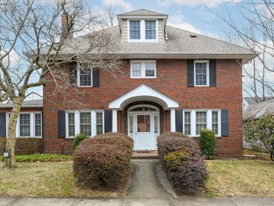 48 Essex Road, Great Neck, NY, 11023