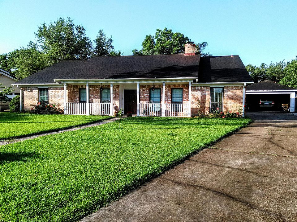 1st image of 305 Dawn Hill Dr