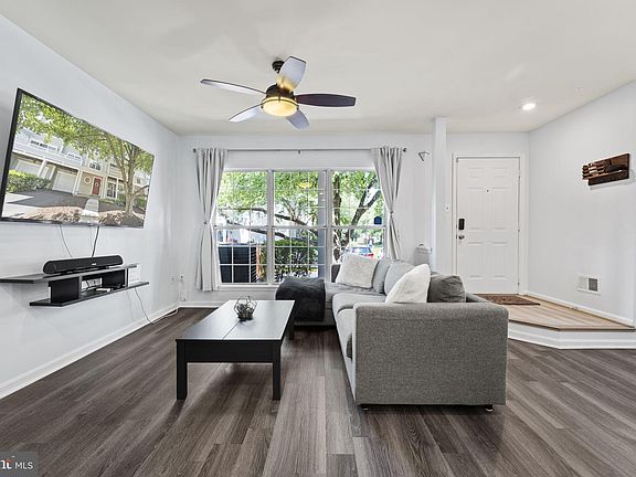 3rd image of 14464 Glencrest Cir #44