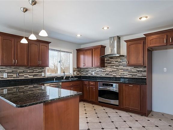 4th image of 5 Laurie Ann Ct
