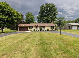 4765 Sawmill Rd, Clarence, NY 14031