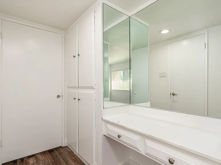 10137 Woodley Ave #123 — Photo 9