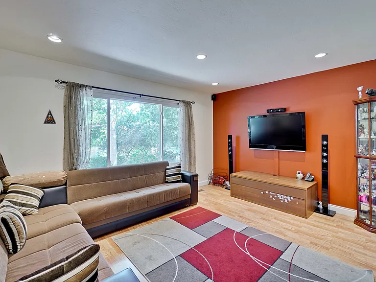 22671 Queens Oak Ct — Photo 17