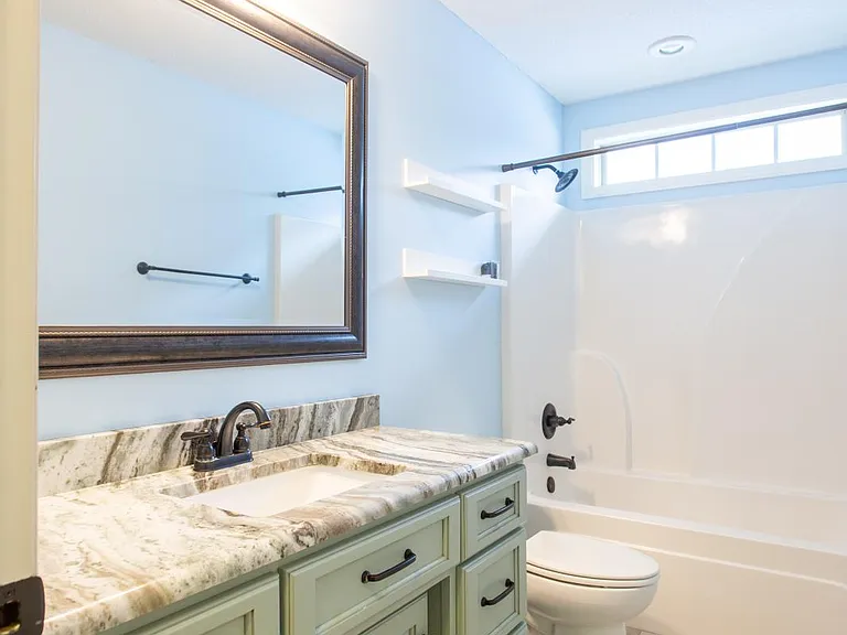 3930 Glen Laurel Dr S — Photo 4