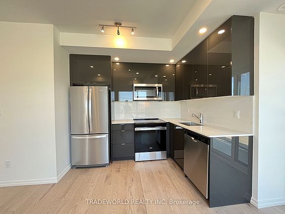 5th image of 14 Lytham Green Cir #2