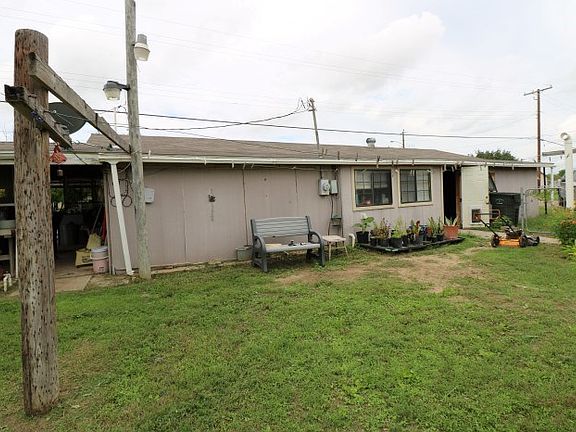 3rd image of 1602 Guerrero Ave