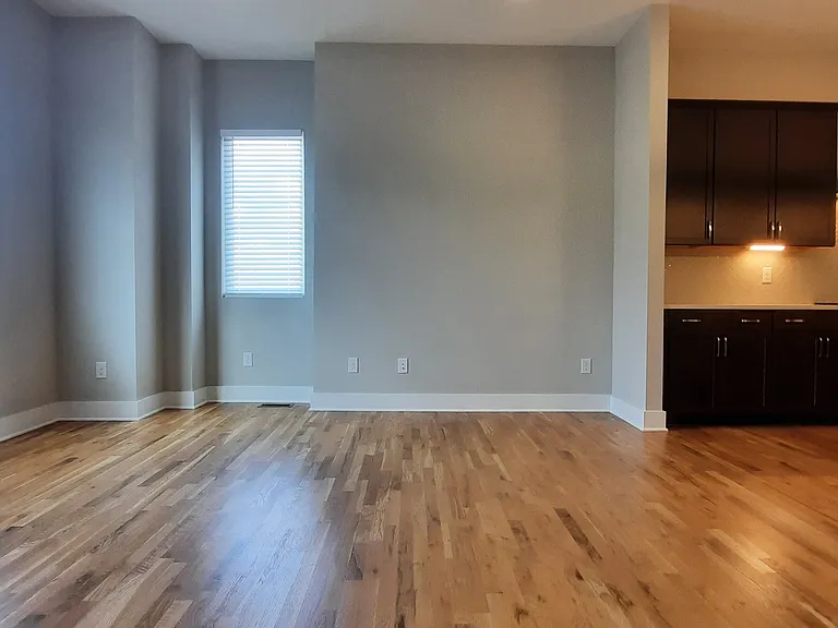 490 W Trinity Ln — Photo 38