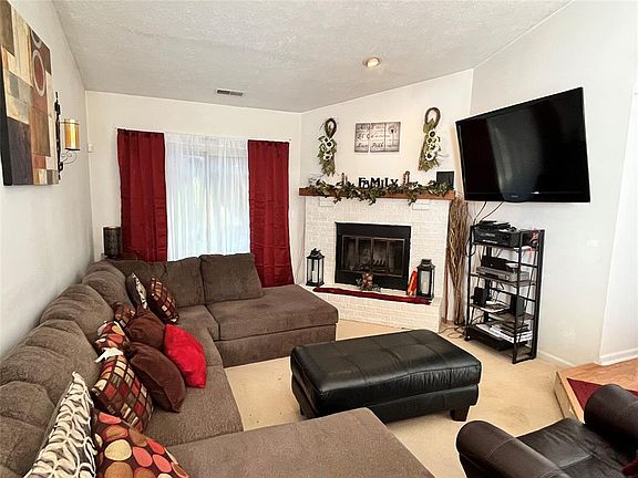 4th image of 2862 Mission Hills Ln