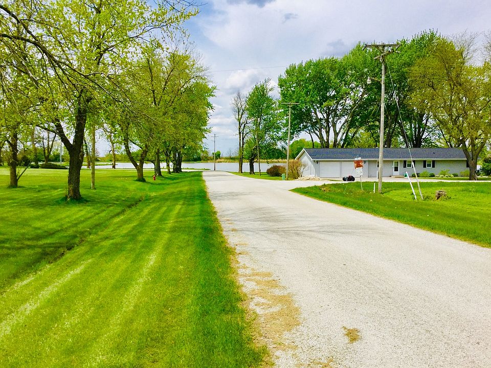 2nd image of 305 Lake Dr