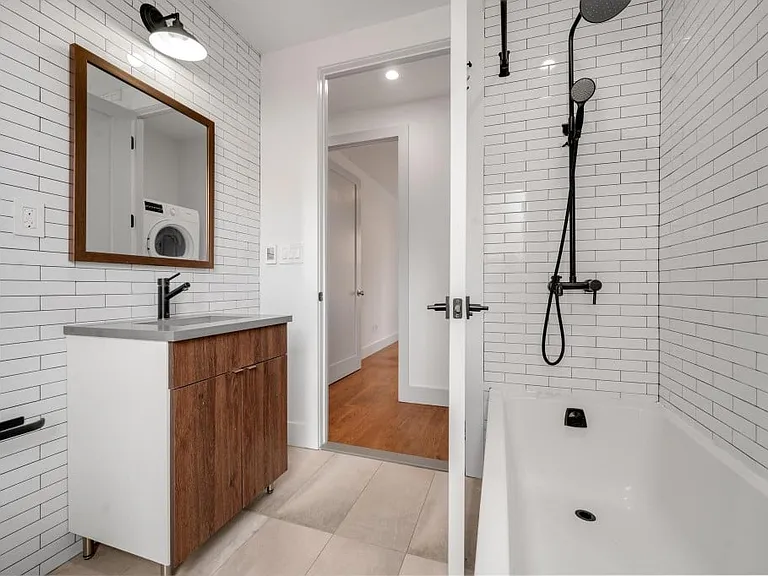 629 E 5th St #10 — Photo 10