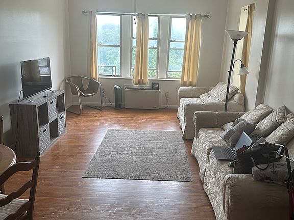 4th image of 19 Lyons Ave APT 608