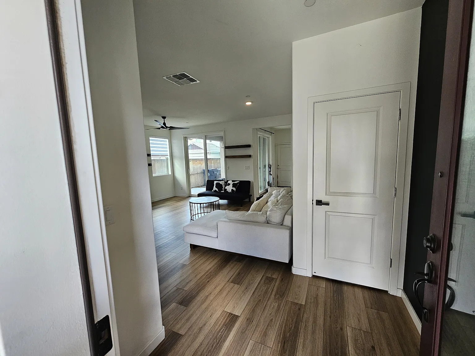 3 bed, 2.5 bath, 1811 sqft, $3,300 — Photo 4