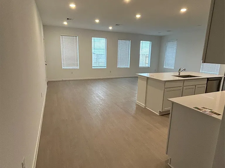 6706 Violet Clover Ave — Photo 2