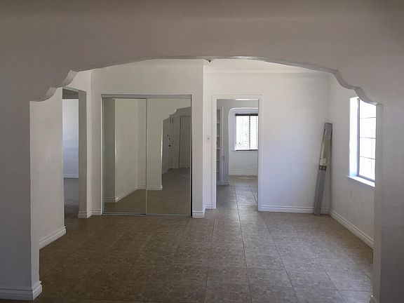 5th image of 524 S Marguerita Ave APT A