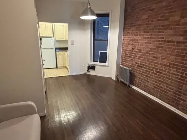325 East 92nd Street image 1 of 8