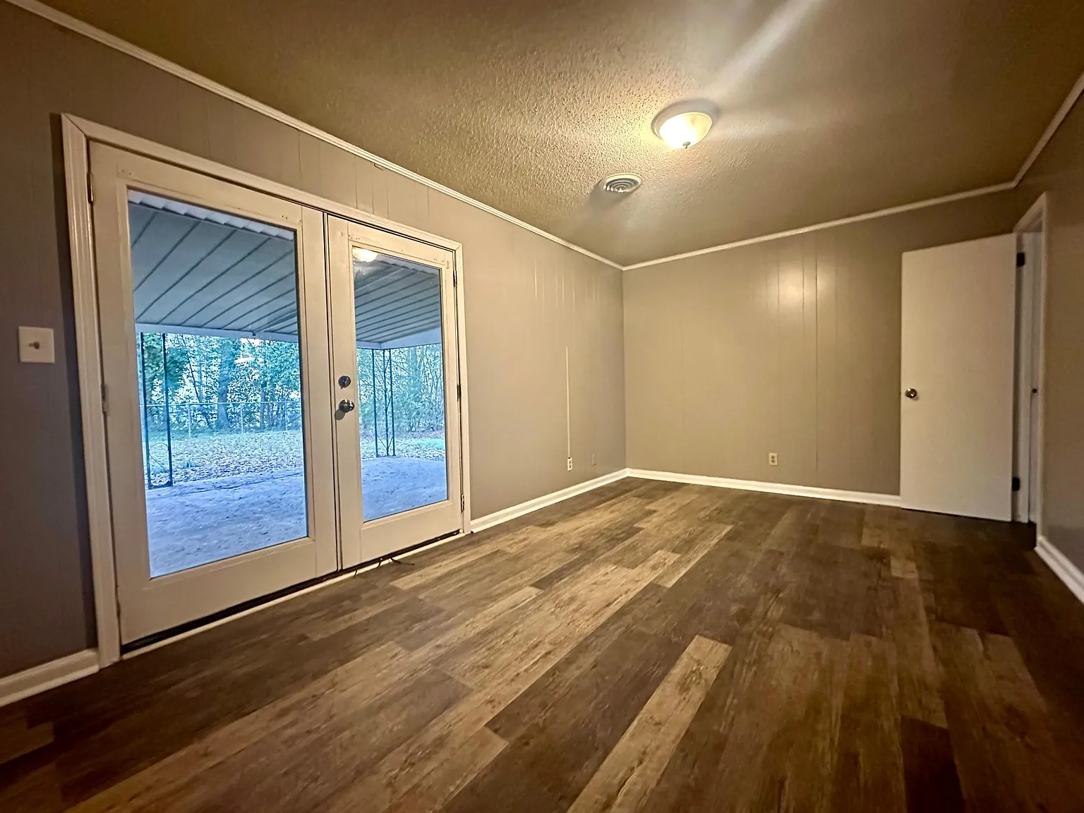 3 bed, 1298 sqft, $1,100 — Photo 3