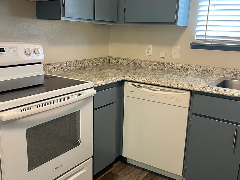 703 E Crown Ave #703 — Photo 7
