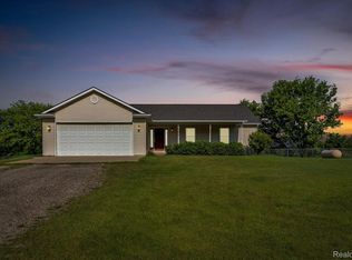 8636 Beardslee Rd, Perry, MI 48872