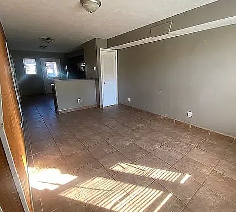2nd image of 408 E Hester St #6
