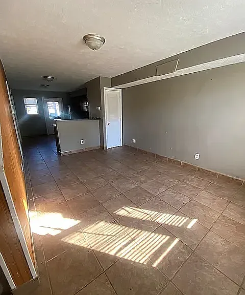 405 E Mill St #4 — Photo 5