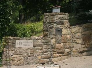 215 Highland Ter, Pittsburgh, PA