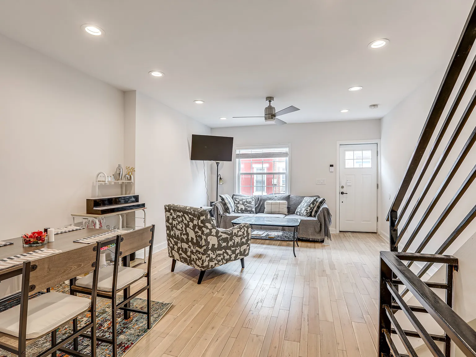 3 bed, 2.5 bath, 1950 sqft, $2,900 — Photo 4