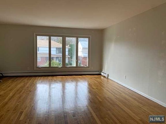 4th image of 1522 8th St Floor 2