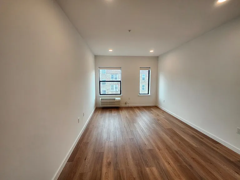 27 Freeway Dr E #45E — Photo 10
