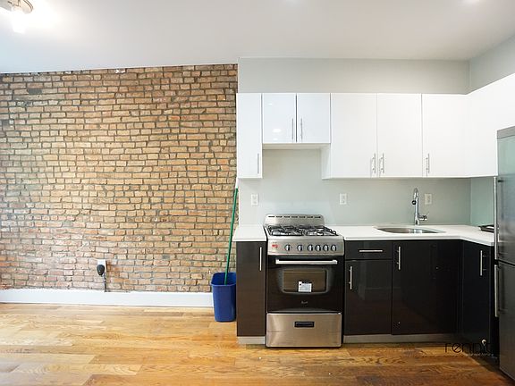 5th image of 814 Saint Johns Pl APT 3R