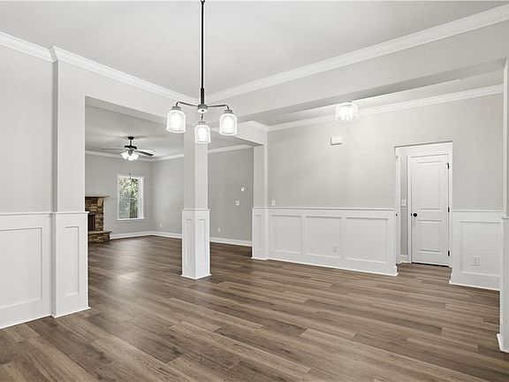 3rd image of 45 Hawthorn Ln