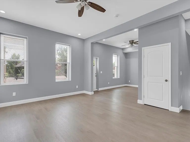 3500 Magnolia Ave #2R — Photo 6