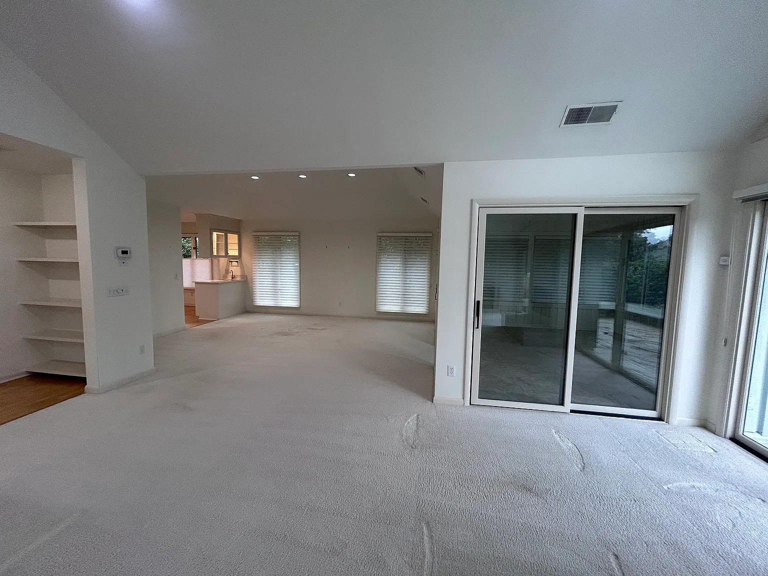 3 bed, 2588 sqft, $5,500 — Photo 3