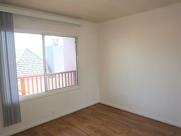 5th image of 143 Castle St APT 5
