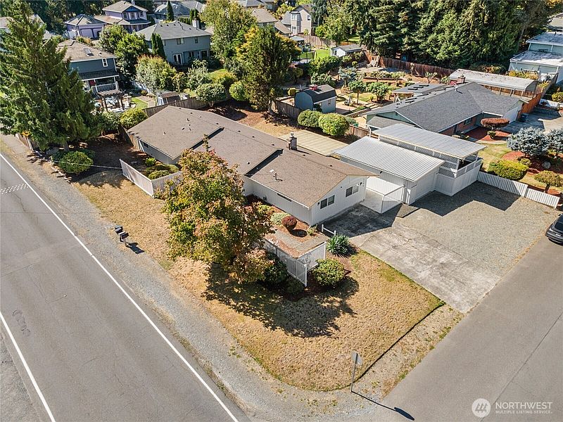 3rd image of 2104 SE 7th Street