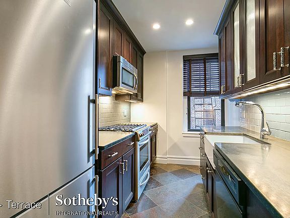 5th image of 10914 Ascan Ave APT 2A