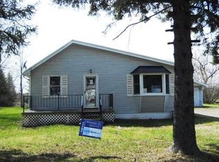 1823 Hickory Rd, Smiths Creek, MI 48074