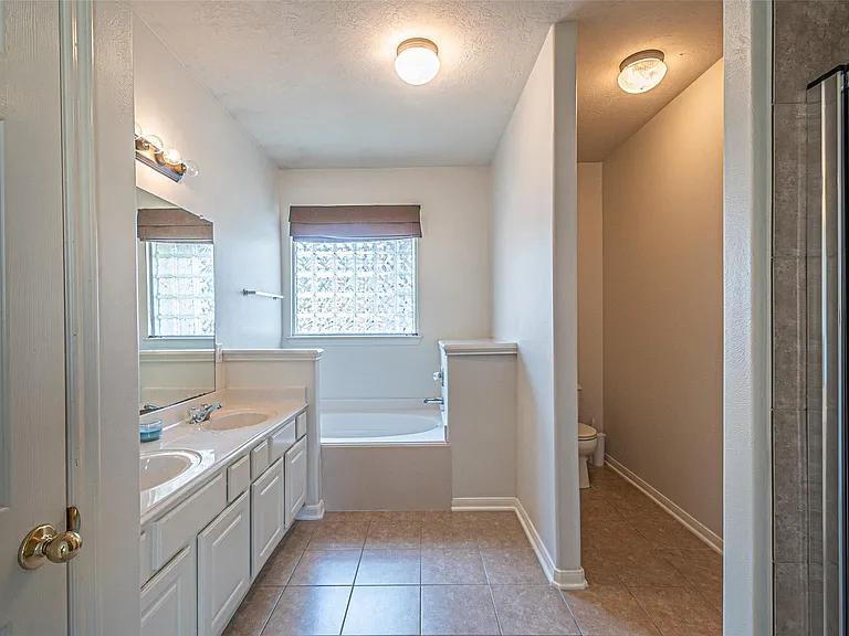 7431 Riven Oaks Ct — Photo 27