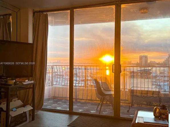 555 NE 15th St APT 420, Miami, FL 33132