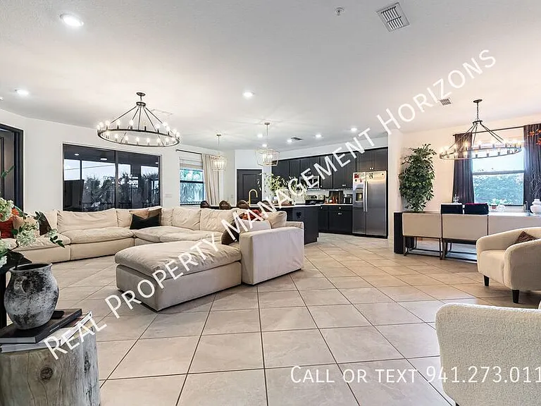 5623 N Honore Ave #322 — Photo 5