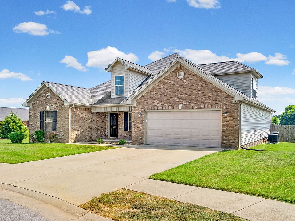 1st image of 609 Summerset Pl