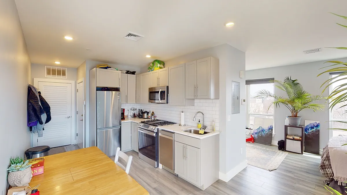 Building Photo - 42 B St #302