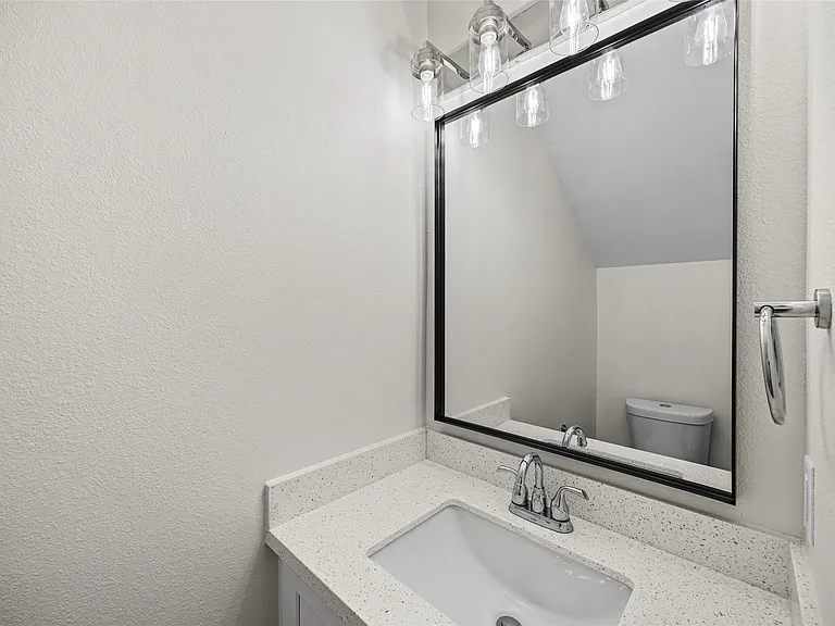 443 Hahlo St — Photo 8