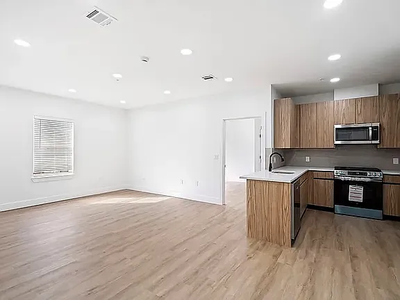 310 W Jersey St #404 — Photo 3