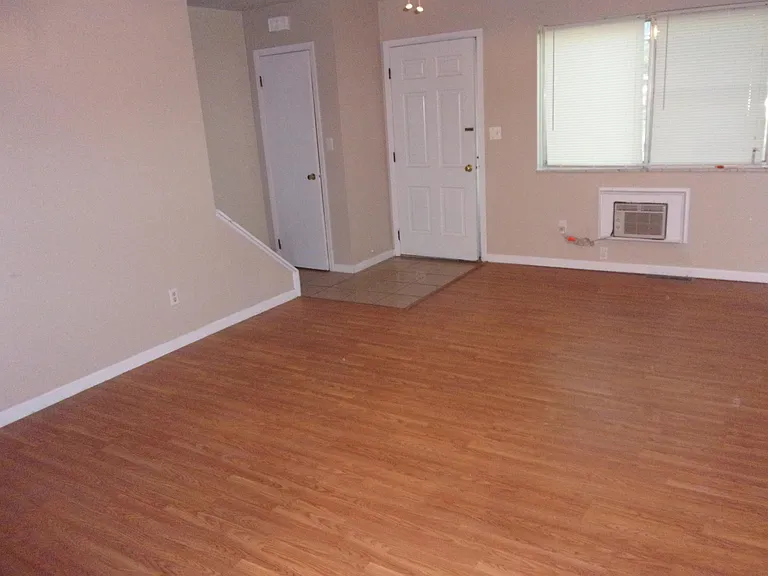 BRENTWOOD - B471 — Photo 6