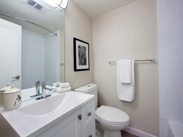 565 Avenue Rd — Photo 9