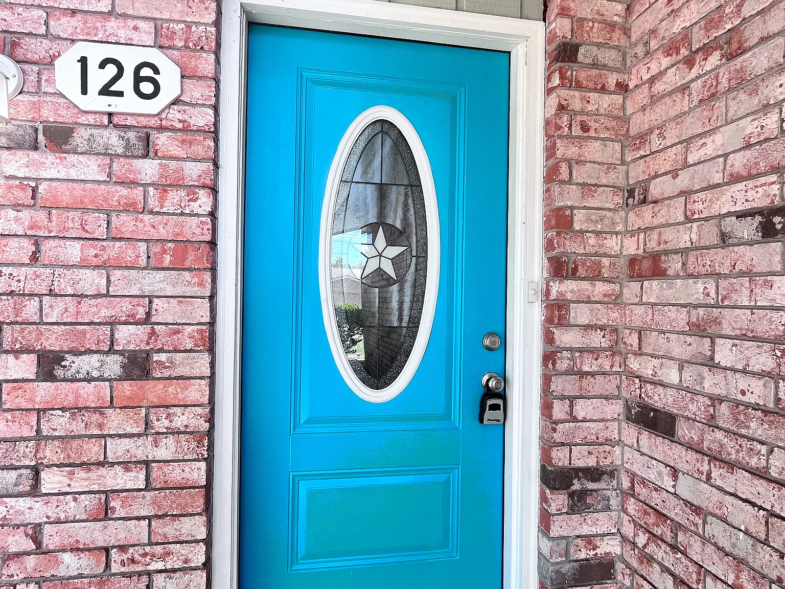 3 bed, 1.5 bath, 932 sqft, $1,800 — Photo 2