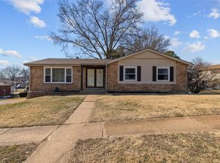 5015 Crosswood Dr, Saint Louis, MO 63129