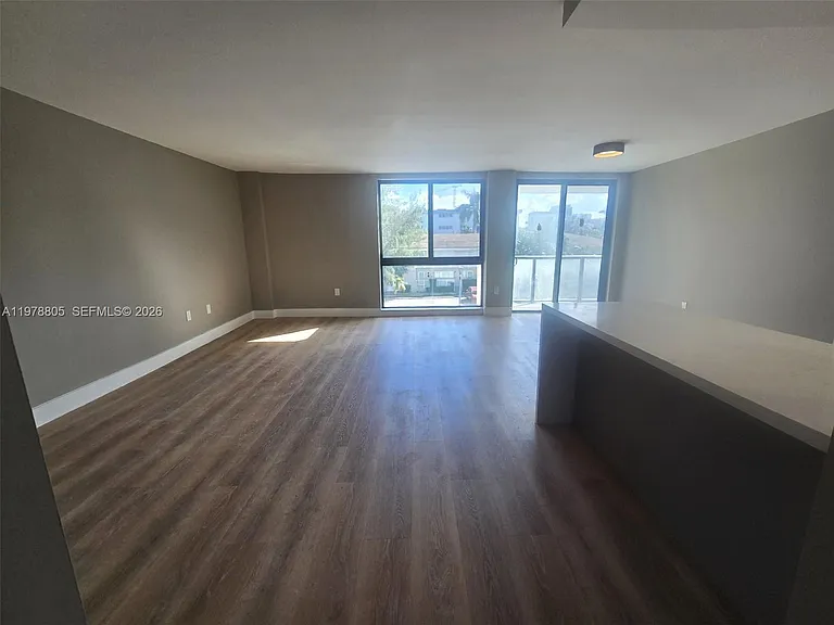 9800 W Bay Harbor Dr #305 — Photo 3
