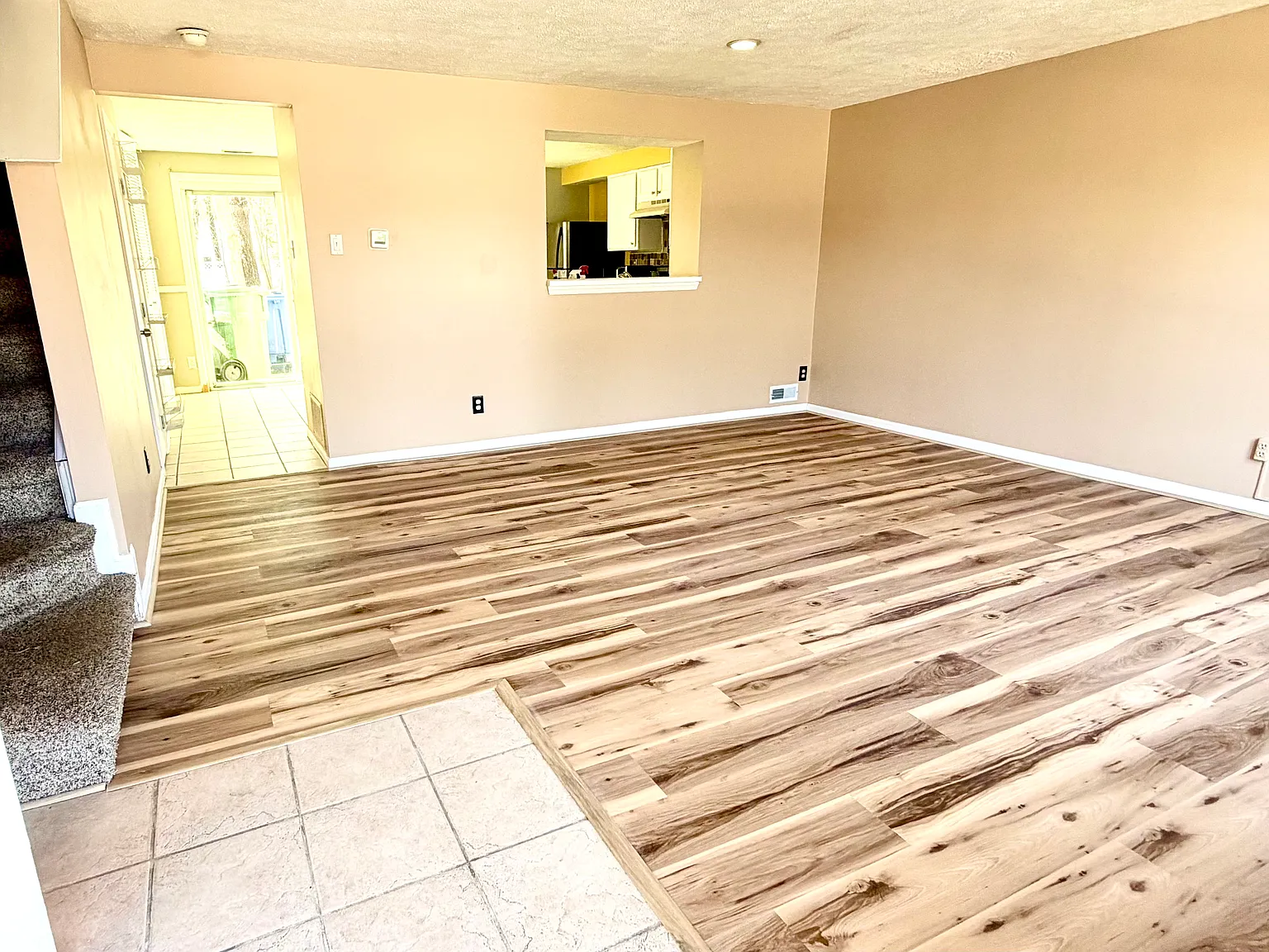 3 bed, 1.5 bath, 1138 sqft, $2,575 — Photo 3